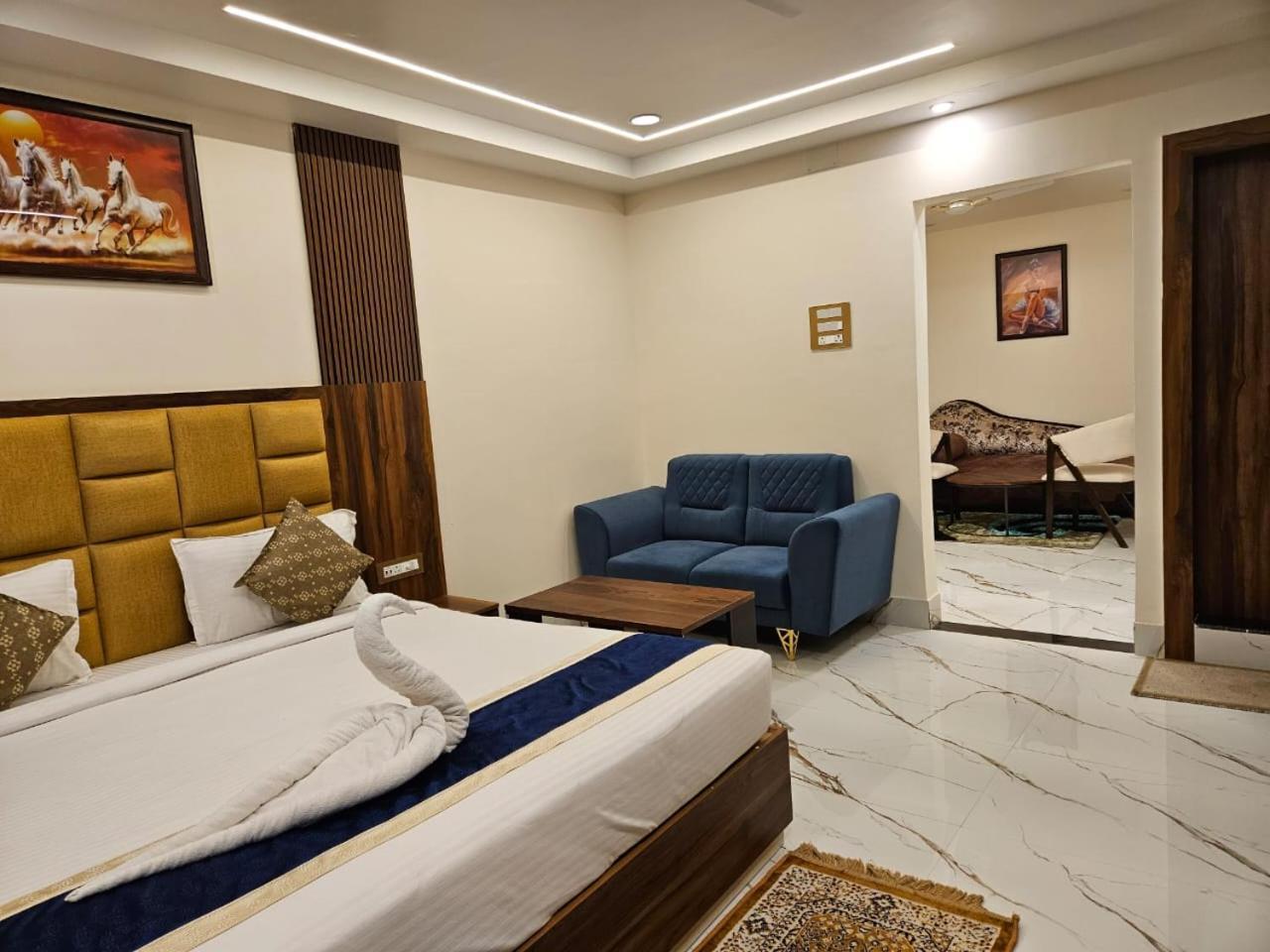 Hotel Maa Laxmi Palace Деогарх Экстерьер фото