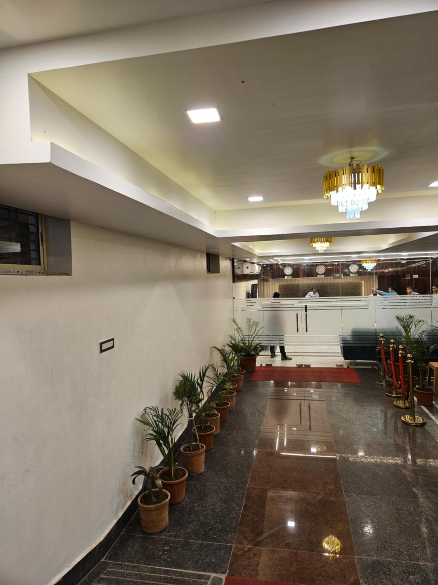 Hotel Maa Laxmi Palace Деогарх Экстерьер фото