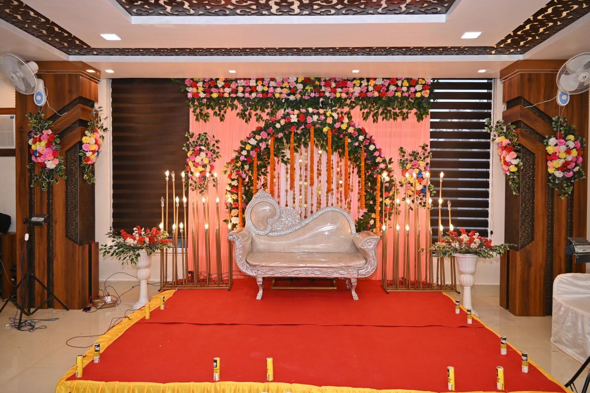 Hotel Maa Laxmi Palace Деогарх Экстерьер фото