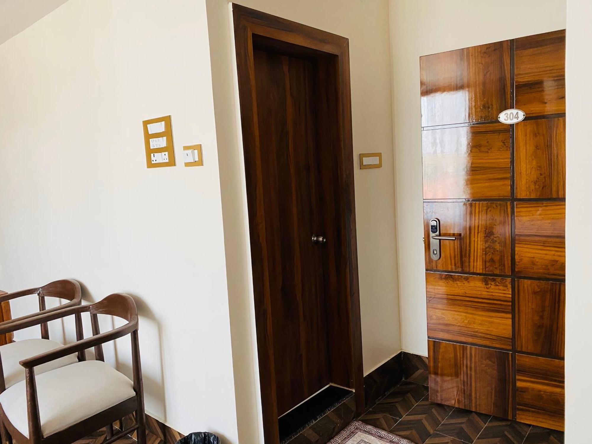 Hotel Maa Laxmi Palace Деогарх Экстерьер фото