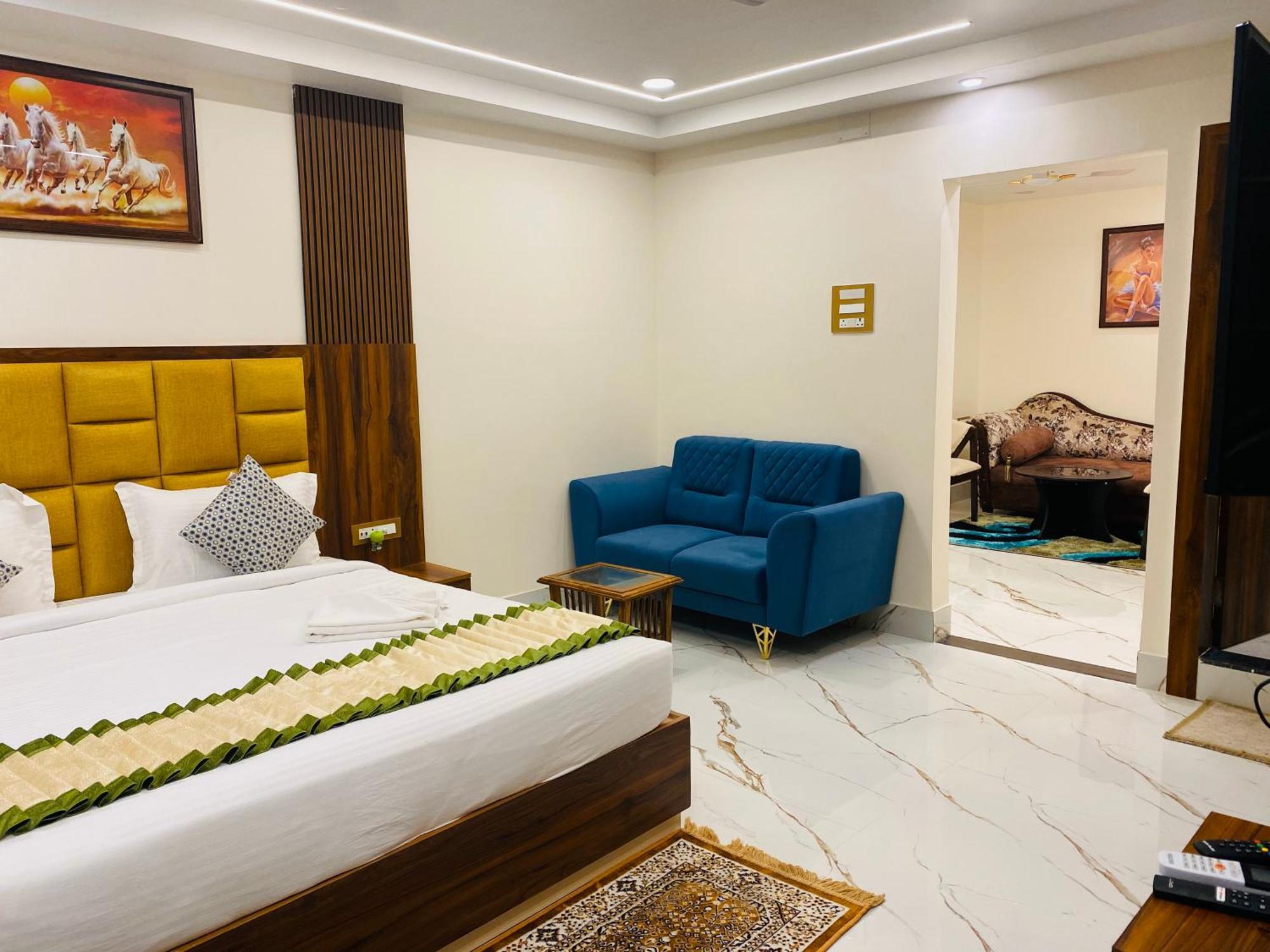 Hotel Maa Laxmi Palace Деогарх Экстерьер фото