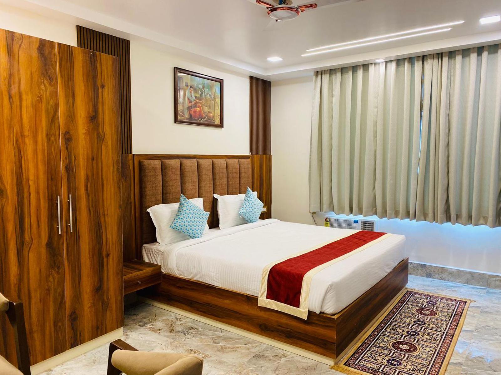 Hotel Maa Laxmi Palace Деогарх Экстерьер фото