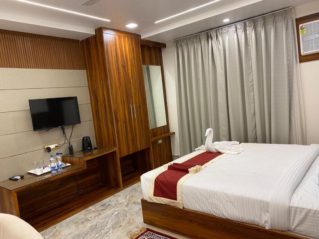 Hotel Maa Laxmi Palace Деогарх Экстерьер фото